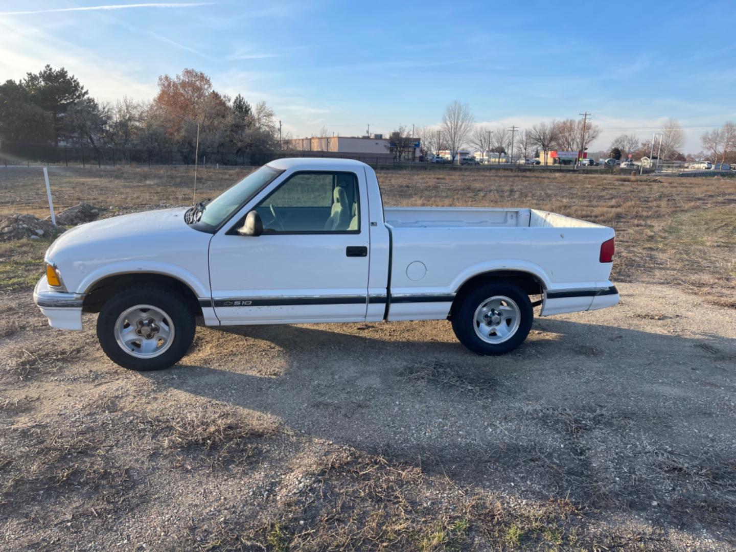 1997 Alpine White /Grey Chevrolet S10 Pickup LS (1GCCS1444VK) with an 2.2 4 cyl engine, 5spd Manual transmission, located at 813 E Fairview Ave, Meridian , ID, 83642, (208) 336-8230, 43.618851, -116.384010 - Photo#0